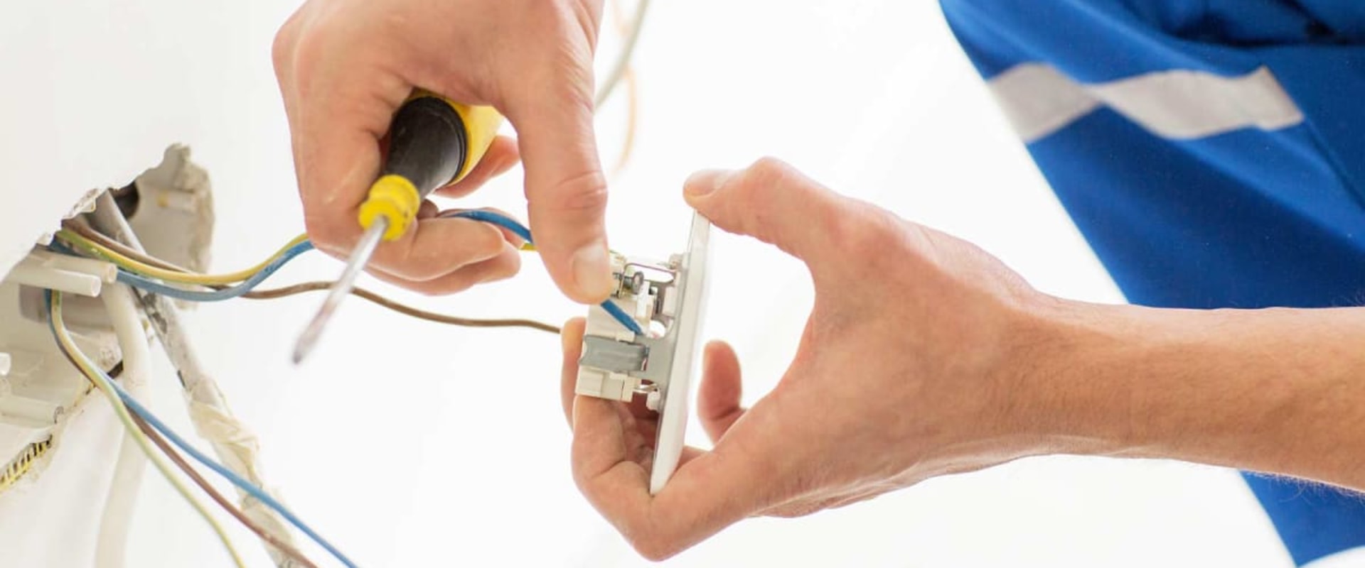 Local Electricians with Good Reviews: How to Find the Best Home Repair Services