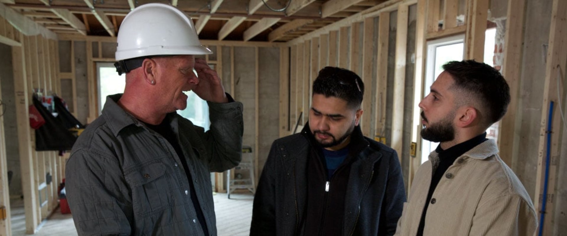 A Comprehensive Guide to Checking for Licenses and Insurance When Hiring a Contractor