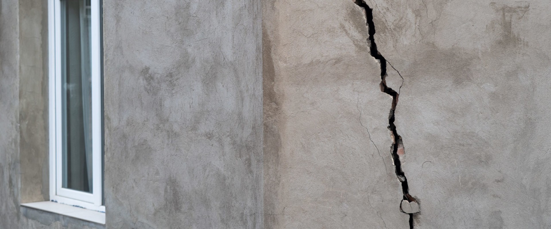 A Complete Guide to Fixing Cracks in Walls and Ceilings