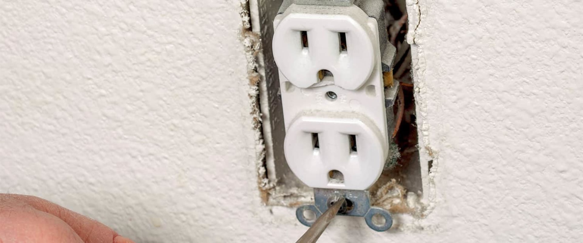 Replacing Faulty Outlets: A Comprehensive Guide for Homeowners